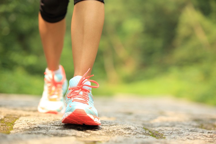 How to Walk 10,000 Steps a Day – 5 Can-Do Tips