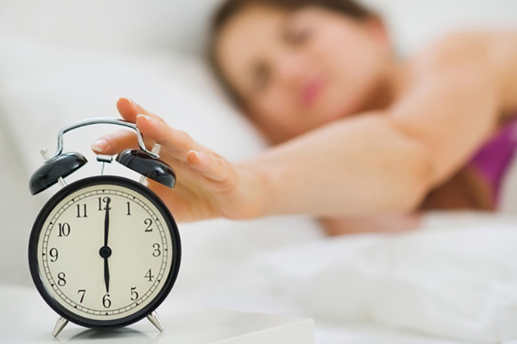 5 Ways Your Sleep Schedule Could be Piling on the Pounds