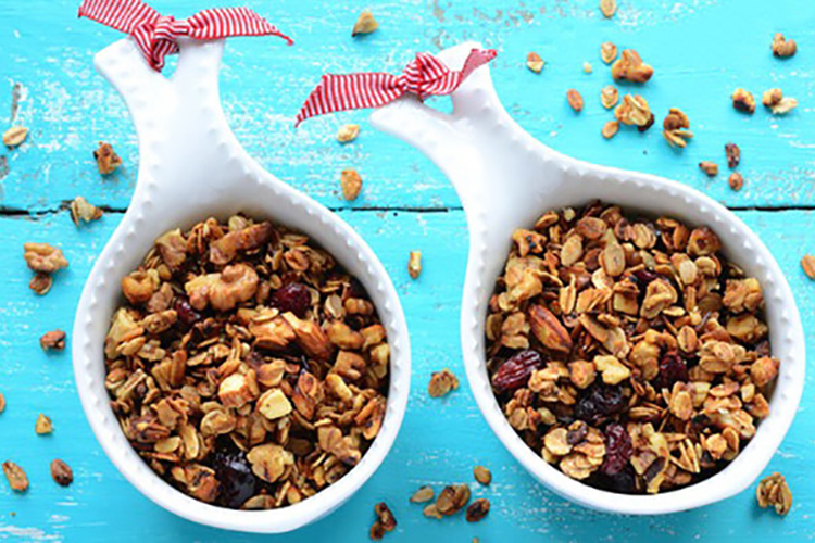 13 Low-Sugar Granola Recipes to Try This Month
