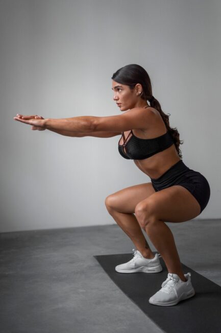 Tips and Techniques for Mastering the Correct Form of Squats to Achieve Sculpted and Toned Buttocks 